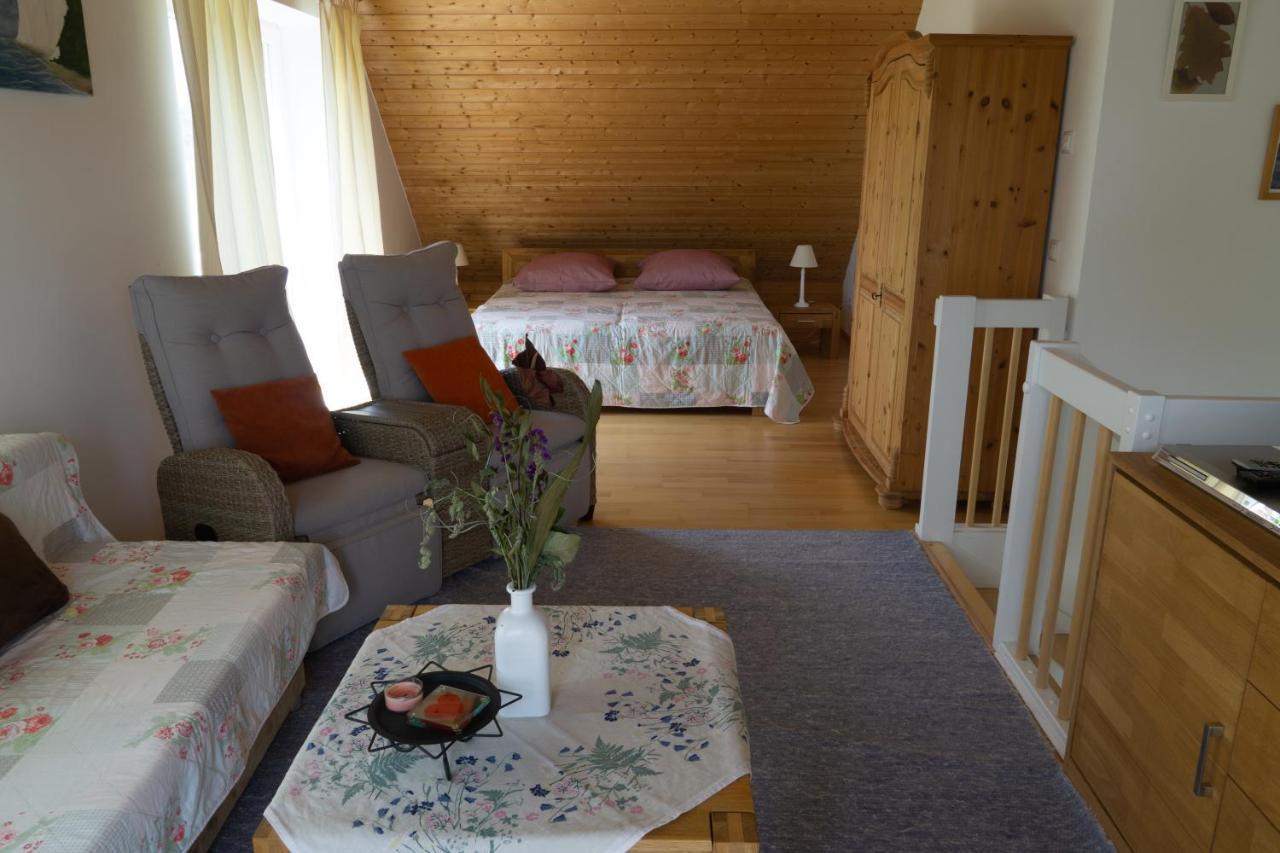 Haus Rosengarten- Ruhige Ferienwohnungen im Grünen Sehlen Exterior foto