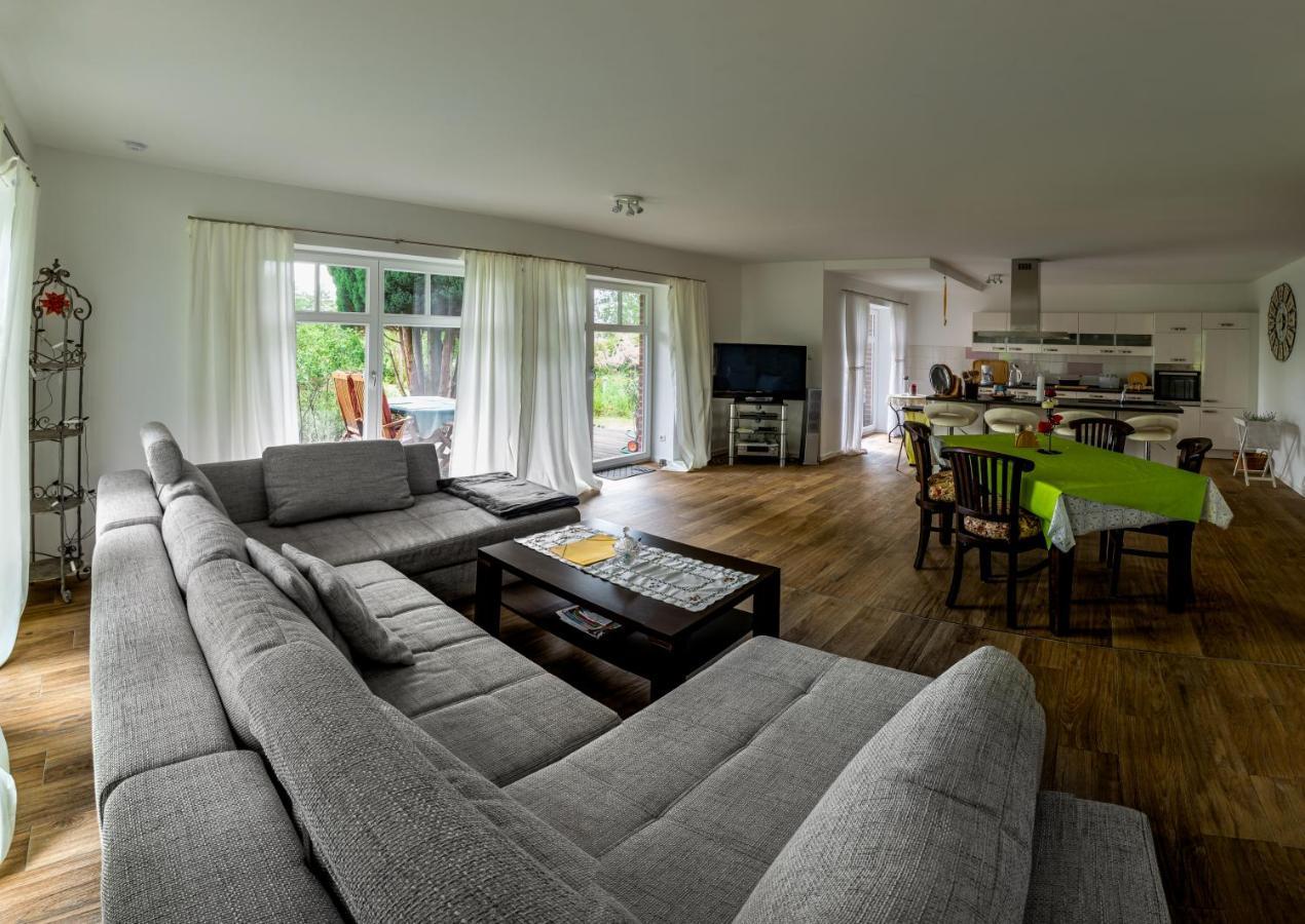 Haus Rosengarten- Ruhige Ferienwohnungen im Grünen Sehlen Exterior foto