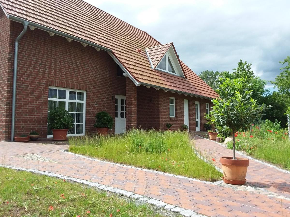 Haus Rosengarten- Ruhige Ferienwohnungen im Grünen Sehlen Exterior foto